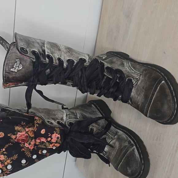 Women's Dr Martens Triumph 1914 Lace Up Ribbon Floral Boots; Size 7 - Picture 8 of 9